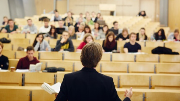 Menschen in Hörsaal