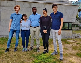 Students of the project group Off-Grid in front of the THI building