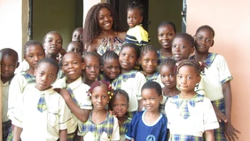 Gruppenfoto Frau mit Kindern