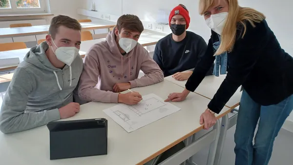 Students and professor in the seminar room.